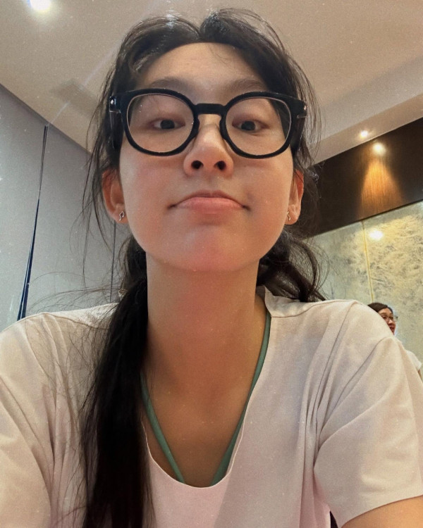 炎明熹離巢後獲百億富商垂青尊稱阿姐！二人合照曝光揭不為人知真實關係