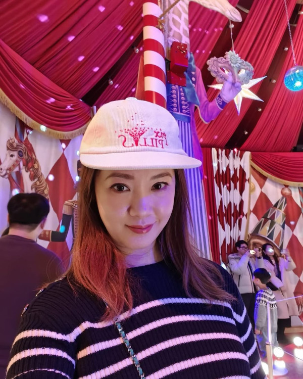 前港姐冠軍與百億富商老公合體 罕有夫妻檔亮相TVB！凍齡美貌驚艷全場