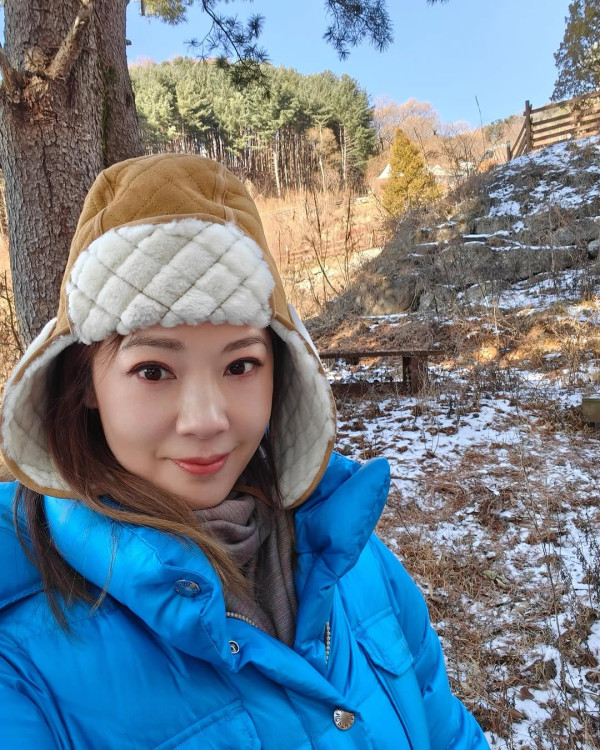 前港姐冠軍與百億富商老公合體 罕有夫妻檔亮相TVB！凍齡美貌驚艷全場