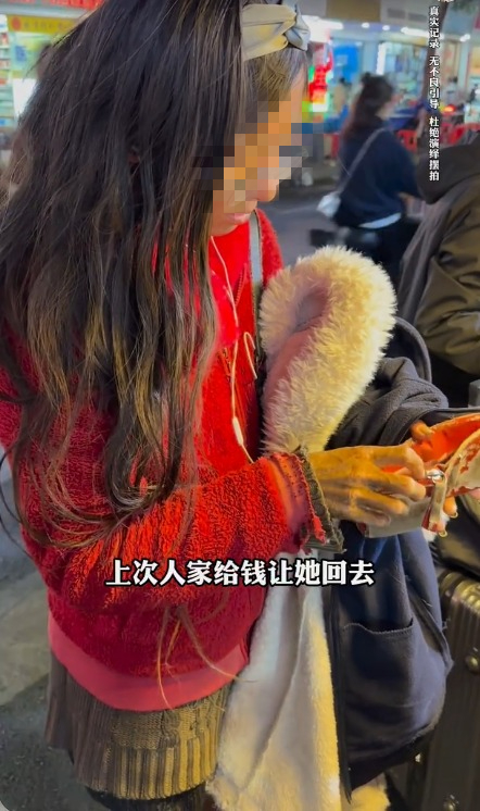 馬拉2外傭帶2男入屋四人行 僱主CCTV揭驚人場面 小主人仲瞓喺中間 