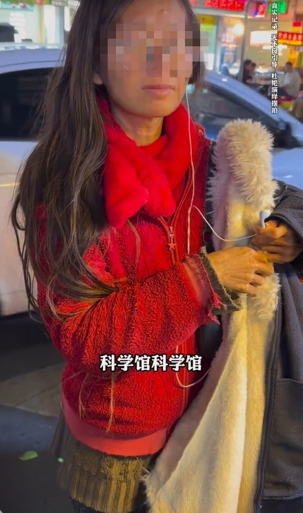 馬拉2外傭帶2男入屋四人行 僱主CCTV揭驚人場面 小主人仲瞓喺中間 