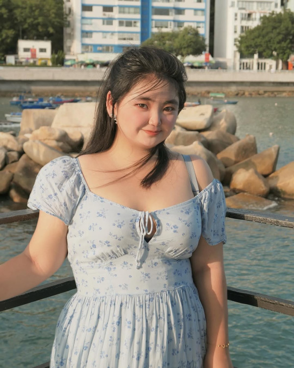 星二代遊深圳打卡罕曬事業線 去年獲媽媽資助完成出書夢 