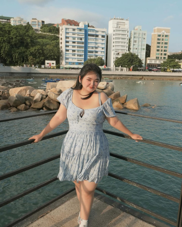 星二代遊深圳打卡罕曬事業線 去年獲媽媽資助完成出書夢 