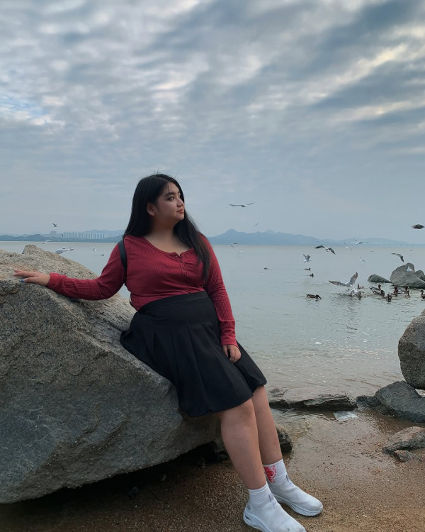 星二代遊深圳打卡罕曬事業線 去年獲媽媽資助完成出書夢 