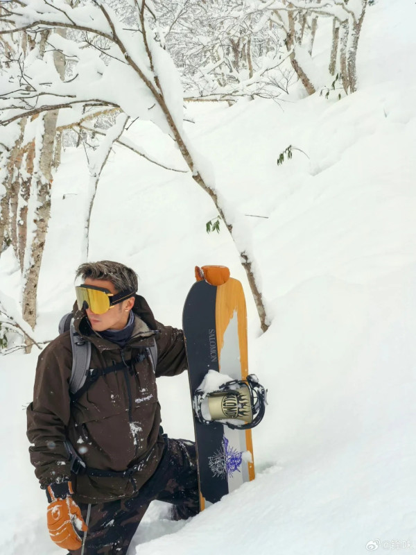 內地客日本巧遇梁朝偉獲合照 後面竟有陳奕迅亂入引全網羡慕 