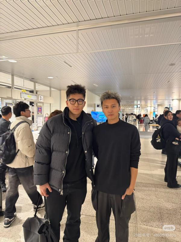 內地客日本巧遇梁朝偉獲合照 後面竟有陳奕迅亂入引全網羡慕 