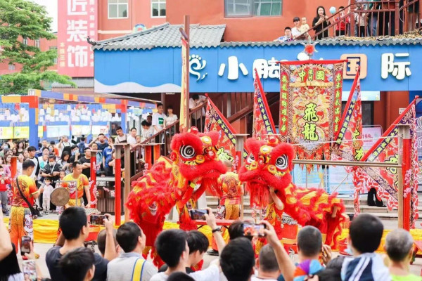 紅木古鎮迎春花市（圖片來源：光明紅木古鎮微信公眾號）