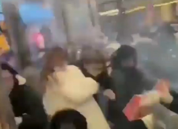 河南商場氫氣球突爆炸自燃 氣球驚變火球！事發一刻曝光 