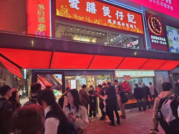 內地煲仔飯店攻港殺入旺角！主打古法又新派？設開放式廚房睇電爐煮煲仔飯