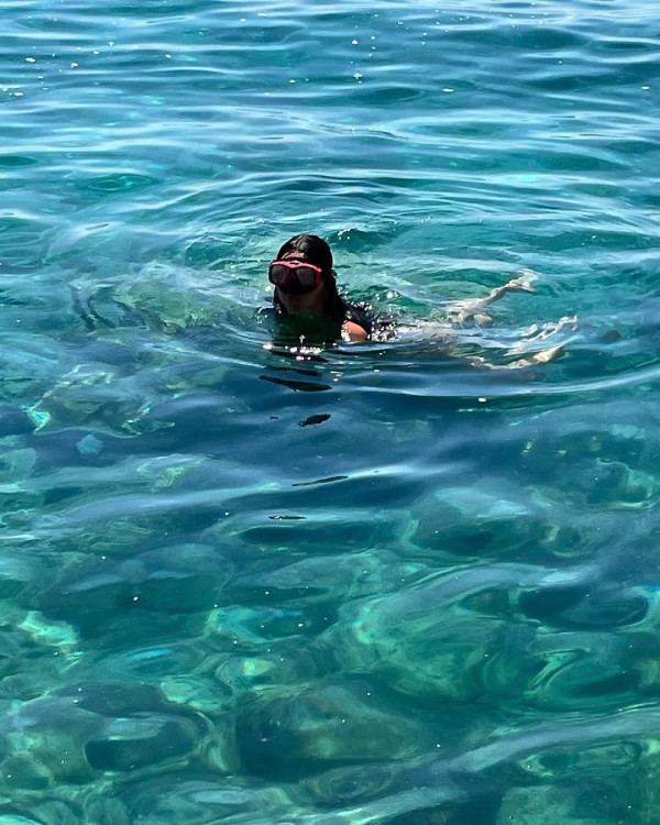 美女搭飛機被逼全程抱陌生嬰兒 洗2.3萬港元買機票 航空公司懶理投訴