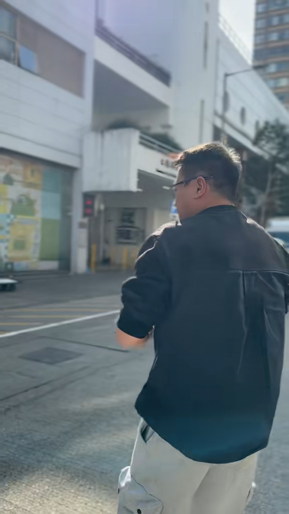 57歲男星東莞音樂會滯銷 多首名曲曾紅遍中港台 如今4折仍無人問津 