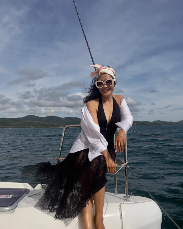 泰國最強名媛激罕同框Lisa！影片1天吸1百萬讚！一互動細節揭真實交情！ 