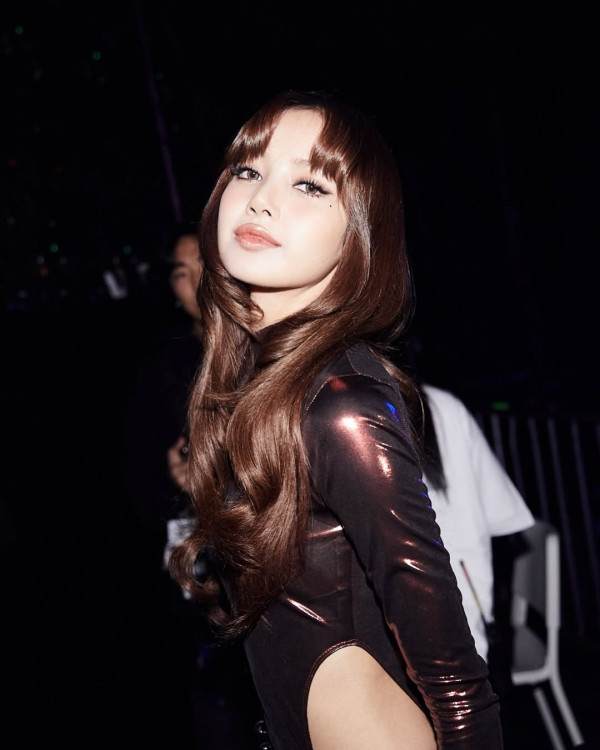 泰國最強名媛激罕同框Lisa！影片1天吸1百萬讚！一互動細節揭真實交情！ 