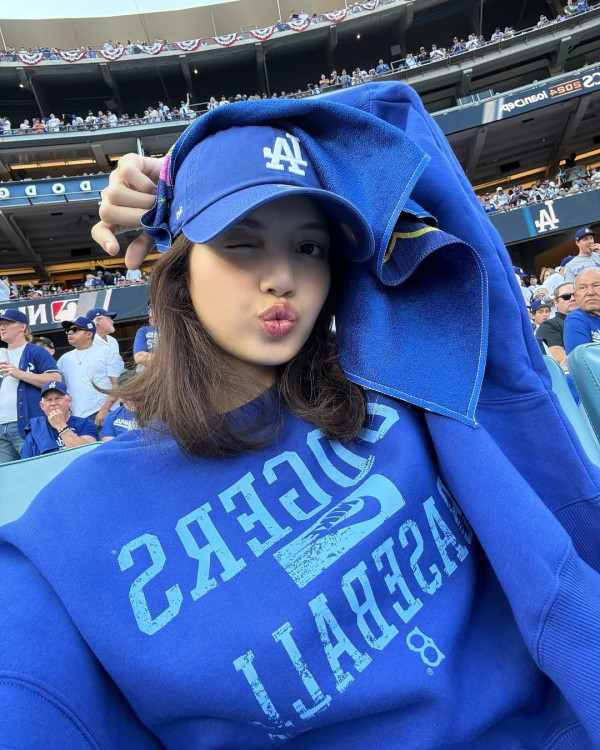 泰國最強名媛激罕同框Lisa！影片1天吸1百萬讚！一互動細節揭真實交情！ 