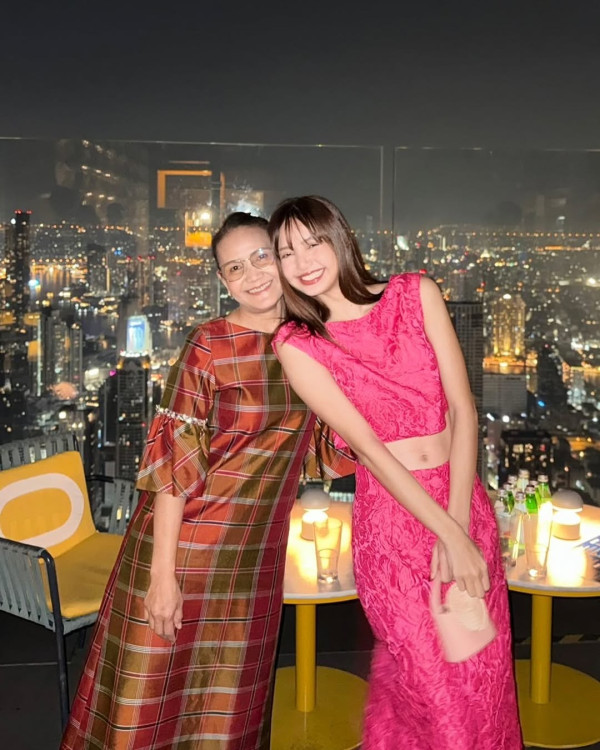 泰國最強名媛激罕同框Lisa！影片1天吸1百萬讚！一互動細節揭真實交情！ 