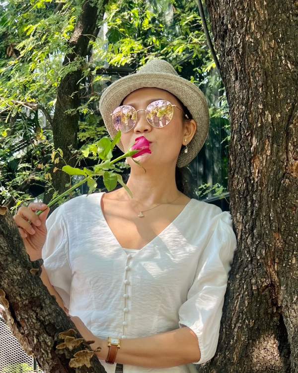 泰國最強名媛激罕同框Lisa！影片1天吸1百萬讚！一互動細節揭真實交情！ 