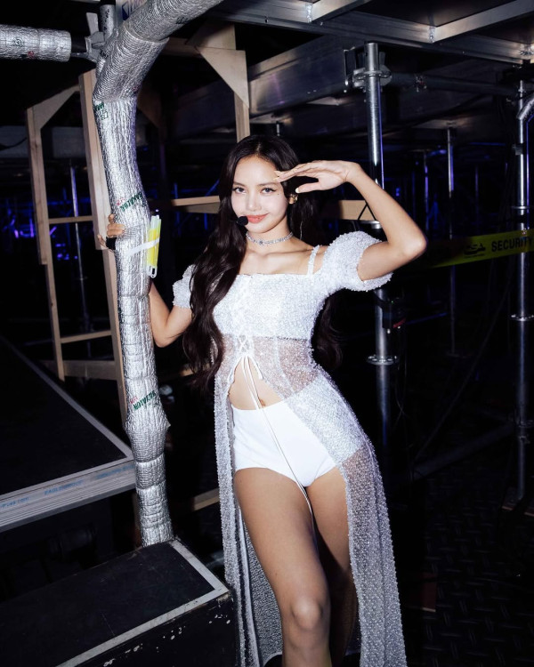 泰國最強名媛激罕同框Lisa！影片1天吸1百萬讚！一互動細節揭真實交情！ 