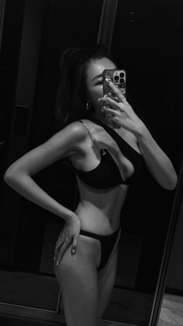 TVB小花27歲生日性感遊泰國 多套火辣戰衣上陣！大曬美胸長腿 