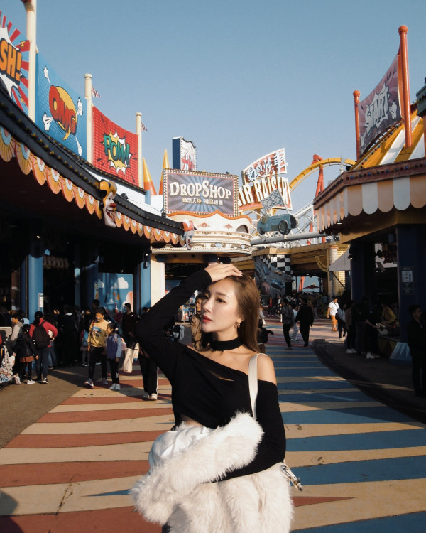 TVB小花27歲生日性感遊泰國 多套火辣戰衣上陣！大曬美胸長腿 