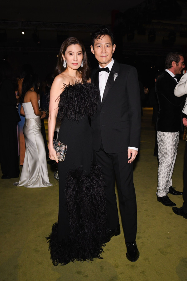 李政宰豪門女友比堅尼身材曝光 低調相戀17年 寵溺眼神放閃影靚相 