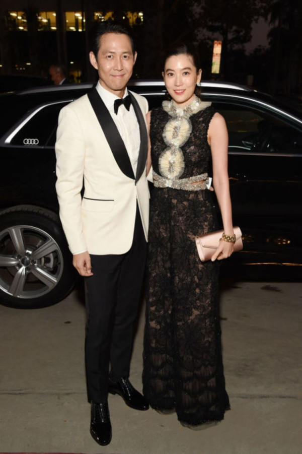 李政宰豪門女友比堅尼身材曝光 低調相戀17年 寵溺眼神放閃影靚相 