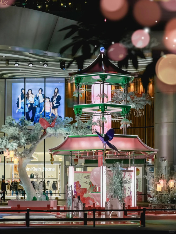 來福士廣場粉紅東方庭院「來福好寺」(圖片來源:小紅書@深圳來福士廣場) 來福士廣場粉紅東方庭院「來福好寺」(圖片來源:小紅書@深圳來福士廣場)