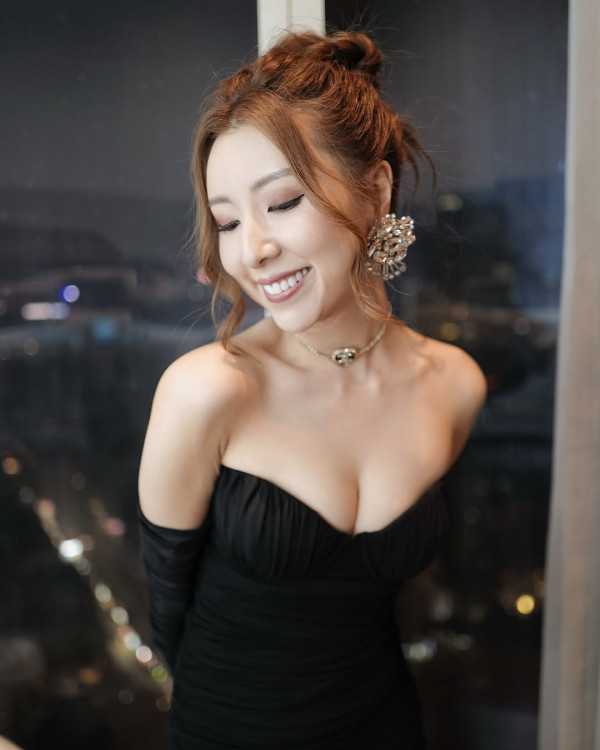 離巢女藝人轉行性感狂曬比堅尼照 嬌小玲瓏谷盡隱藏級好身材超惹火