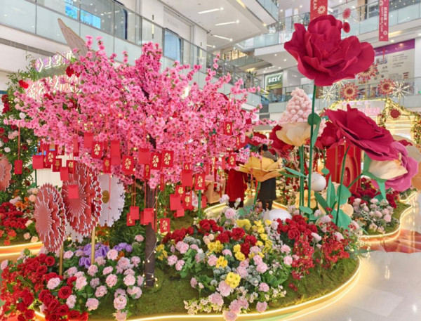 世紀匯廣場大型繁花小徑(圖片來源:世紀匯微信公眾號) 世紀匯廣場大型繁花小徑(圖片來源:世紀匯微信公眾號)