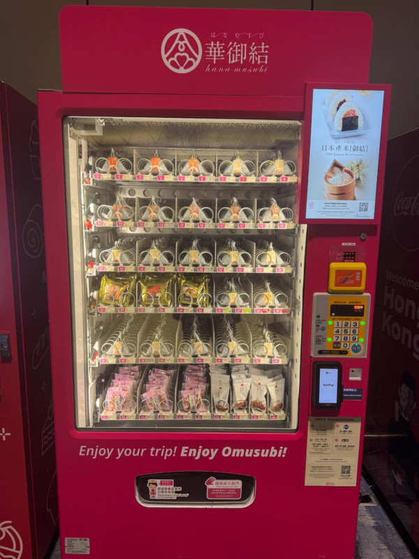 香港機場搭飛機似交智商稅? 港人讚深圳機場比香港好 網友列3原因反駁：留返比你坐 