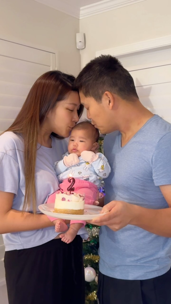 前港姐季軍誕女榮升新手媽媽!拍片餵人奶惹熱論!大呻餵人奶的辛酸