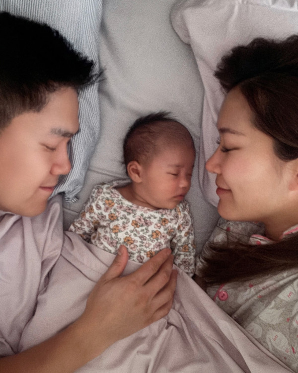 前港姐季軍誕女榮升新手媽媽!拍片餵人奶惹熱論!大呻餵人奶的辛酸