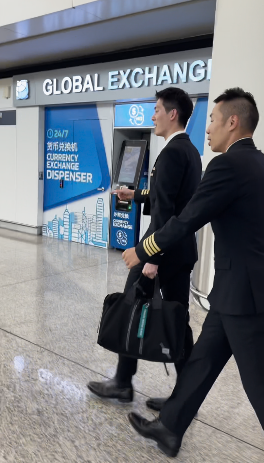 麥明詩挺巨肚突擊機場接老公！盛勁為被影低最真實反應！私下性格惹討論 