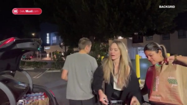 洛杉磯山火|Angelina Jolie被野生捕獲派物資救援!全黑打扮低調淡妝仍被一眼認出