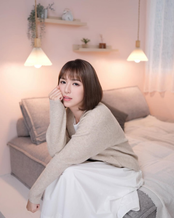 43歲最童顏人妻低炒晒素顏真面目！與細仔同框猶如兩姊弟驚艷網民：完全冇老過