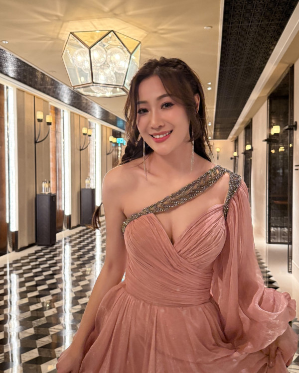 40歲朱智賢IG突然震撼公開大肚相！驚傳懷孕猜測：講個秘密俾大家知