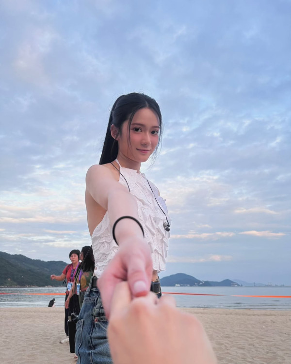 雲浩影16歲少女時期清純舊照曝光！仙氣美貌驚艷網民激讚「由細靚到大」