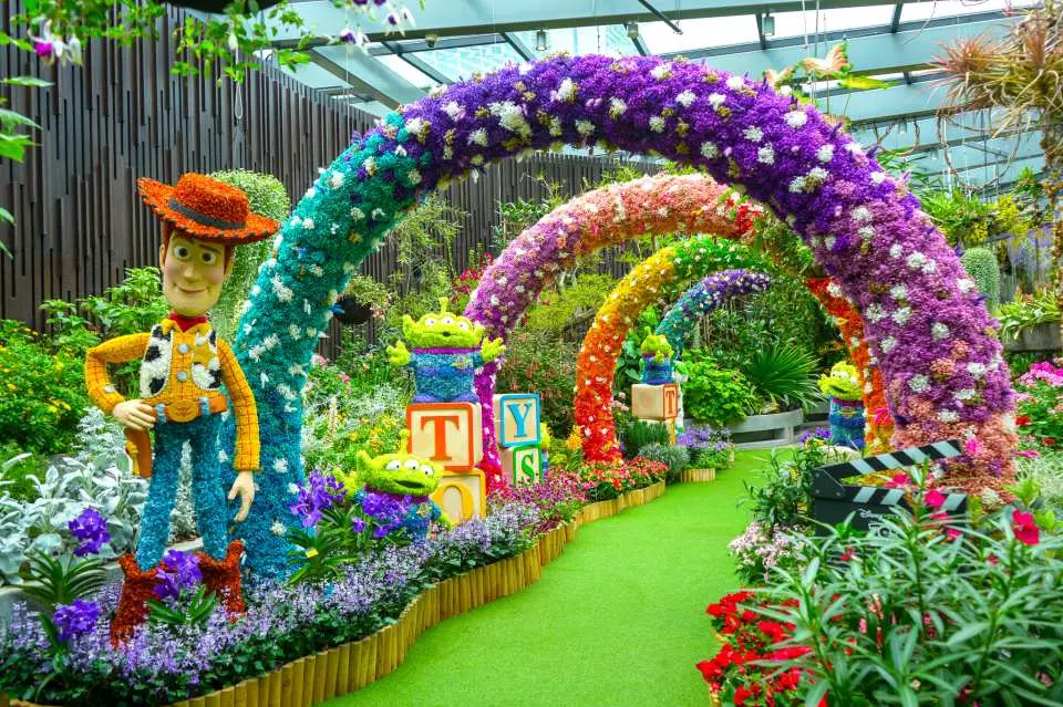 新加坡期間限定 | 迪士尼奇幻花園主題展覽 與人氣角色打卡 沉浸於鮮艷花海 