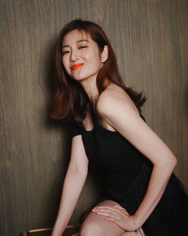 陳自瑤內地工作酒店換衫卸妝片流出 43歲素顏真面目驚人