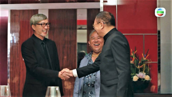 網民疑遇TVB綠葉機上爆粗 調後椅背惹爭執 後續爆出1驚人秘密 