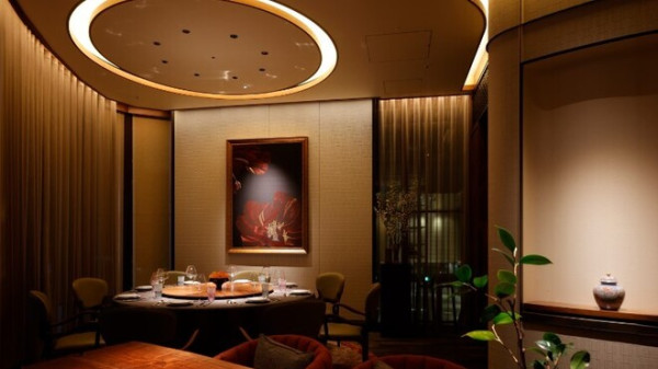 米芝蓮餐廳︱新榮記東京店疑歧視華人 出陰陽餐牌象拔蚌變螺片