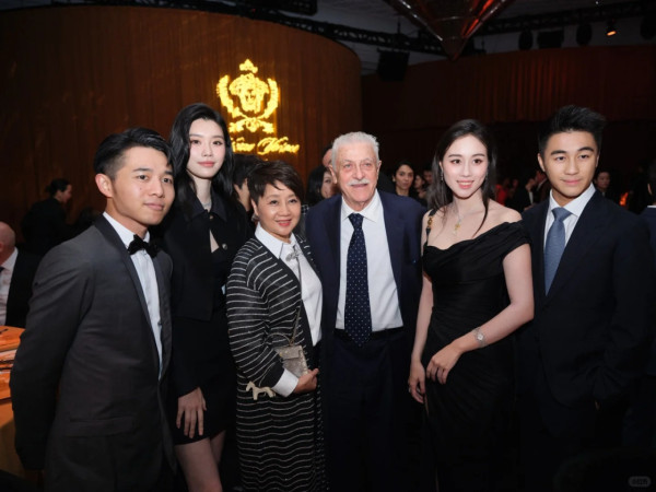 奚夢瑤孖奶奶行街1細節揭真實關係！獲梁安琪贈46億禮！身上Hermès成焦點 