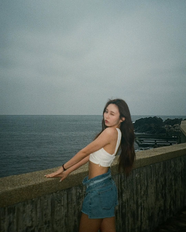 Ivy So蘇雅琳激罕晒三點式綁帶泳衣照 比堅尼側身晒身材曲線好有驚喜