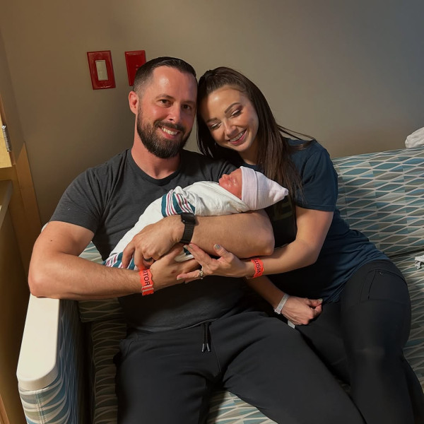 37歲美女甜曬升級做外婆！15歲誕大女為4女之母！全家極高顏值引熱論 