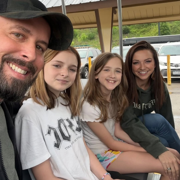 37歲美女甜曬升級做外婆！15歲誕大女為4女之母！全家極高顏值引熱論 