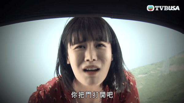 就連《愛回家》中主題MV，古佩玲也被安排企正前排「C位」。