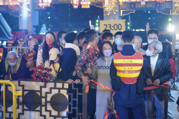 黃大仙祠將於1月28日（大除夕年廿九）晚上9時起，開放給善信入「參神平台」等候上「頭炷香」，並會通宵開放至年初一（1月29日）晚上9時。（資料圖片）