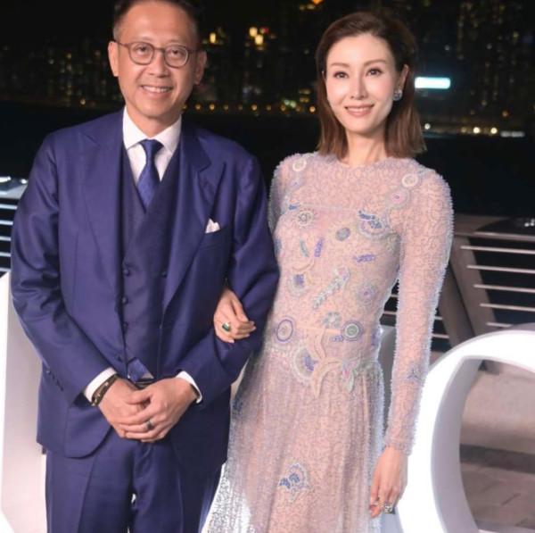 李嘉欣孖老公許晉亨拍拖睇劉德華演唱會！一甜蜜舉動力證好老婆表現