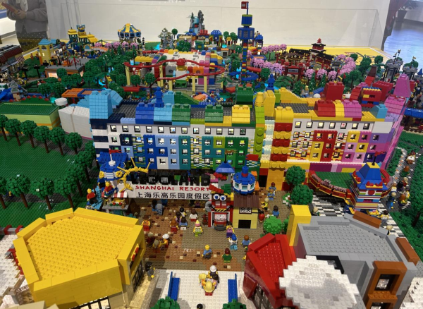 上海樂高樂園度假區概念模型(圖片來源︰央視網) 上海樂高樂園度假區概念模型(圖片來源︰央視網)