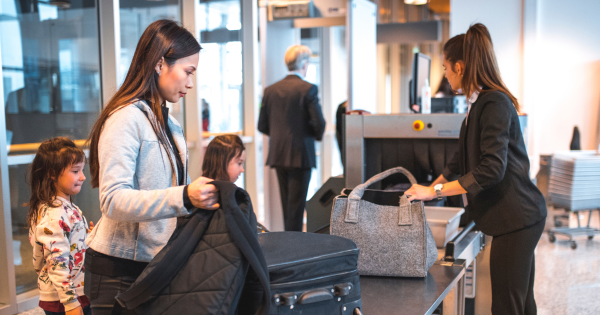 諾如病毒｜專家警告避免機場5大高危餐飲！飲水機原來暗藏邋遢？附五個代替建議！ 