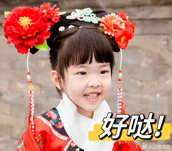 賈曉晨5歲細女近照明顯變靚氣質大反轉 曾被指與家姐「混血芭比」顏值差距大